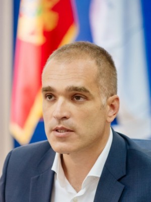 dr Stevo Popović, vanredni profesor